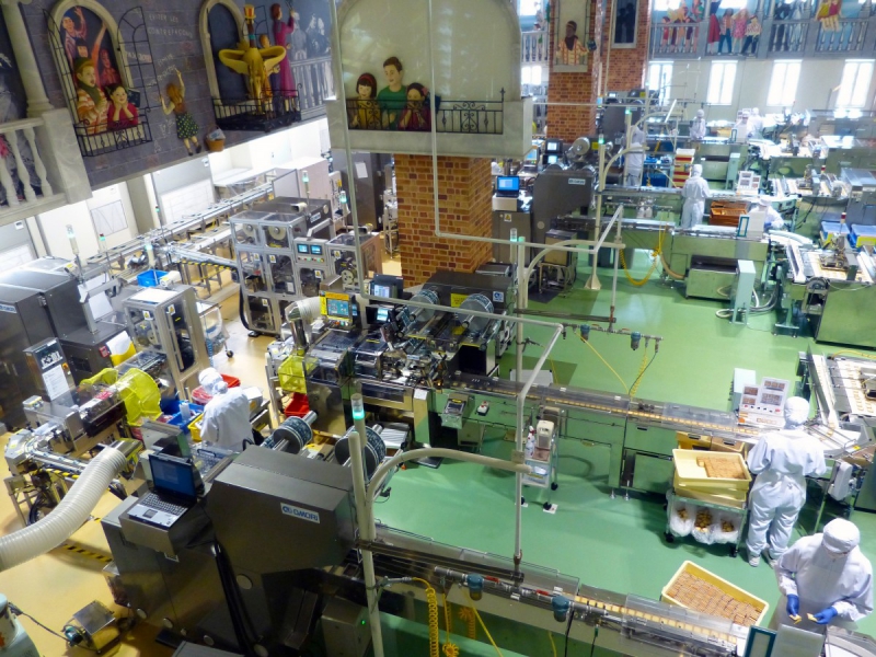 chocolaterie-TENDE-min_japan_sapporo_chocolate_factory_label_packaging_cookie_machine_operators-961509